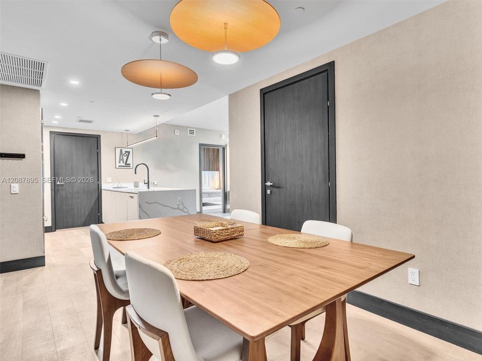 В аренду: $7,900 (2 спален, 2 ванн, 1076 Квадратных фут)