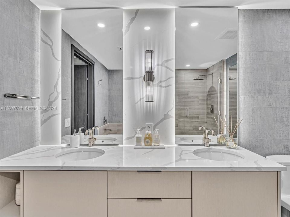В аренду: $7,900 (2 спален, 2 ванн, 1076 Квадратных фут)