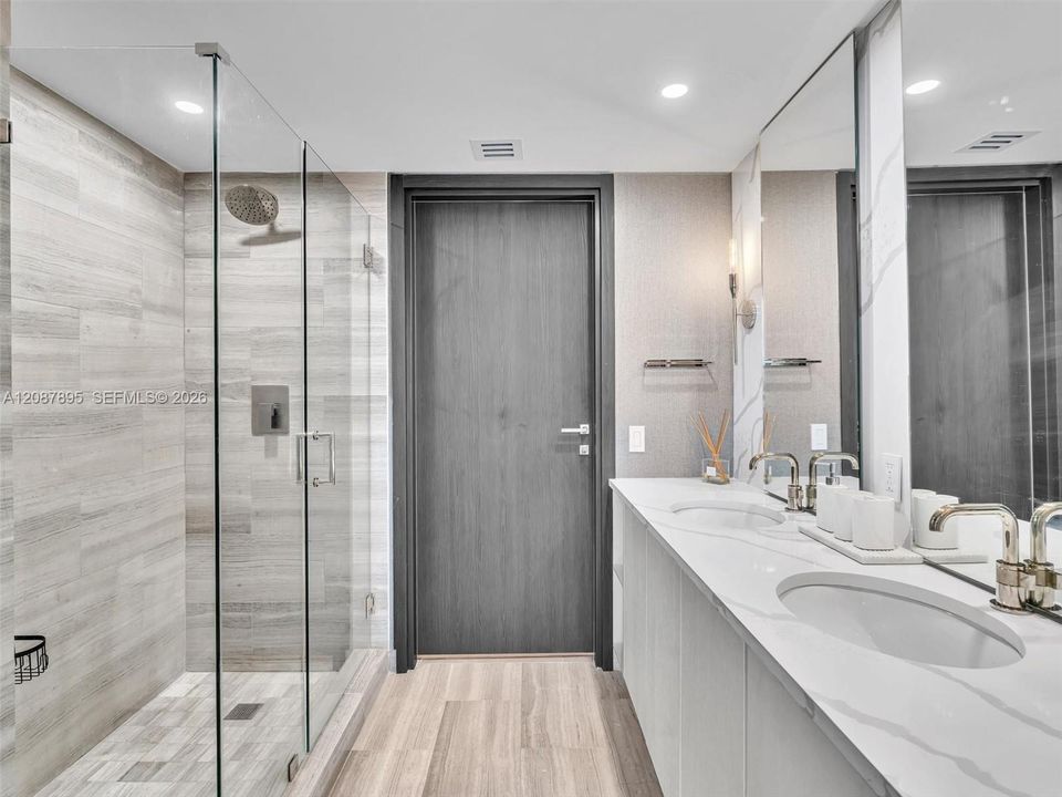 В аренду: $7,900 (2 спален, 2 ванн, 1076 Квадратных фут)