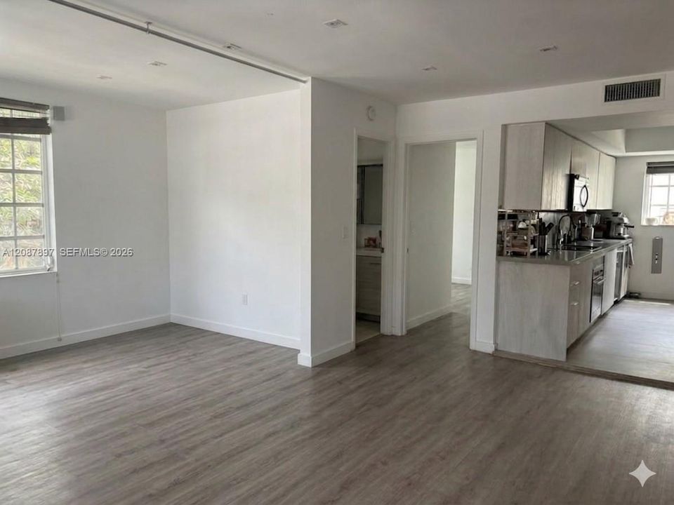 For Rent: $2,500 (1 beds, 1 baths, 585 Square Feet)