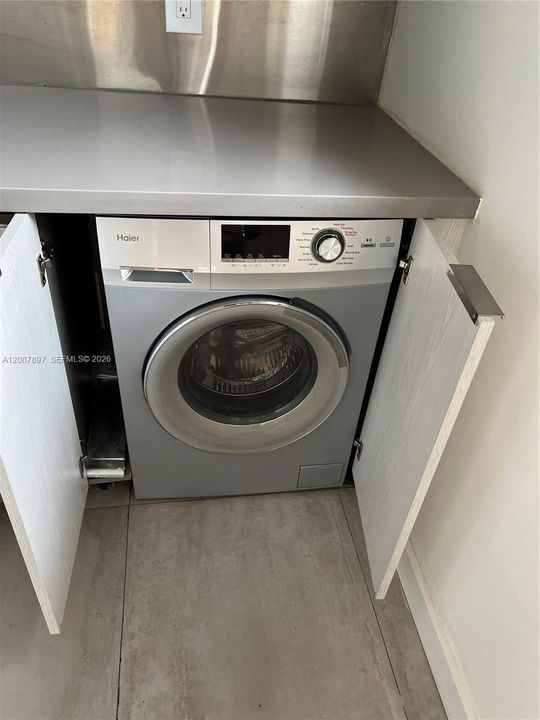 For Rent: $2,500 (1 beds, 1 baths, 585 Square Feet)