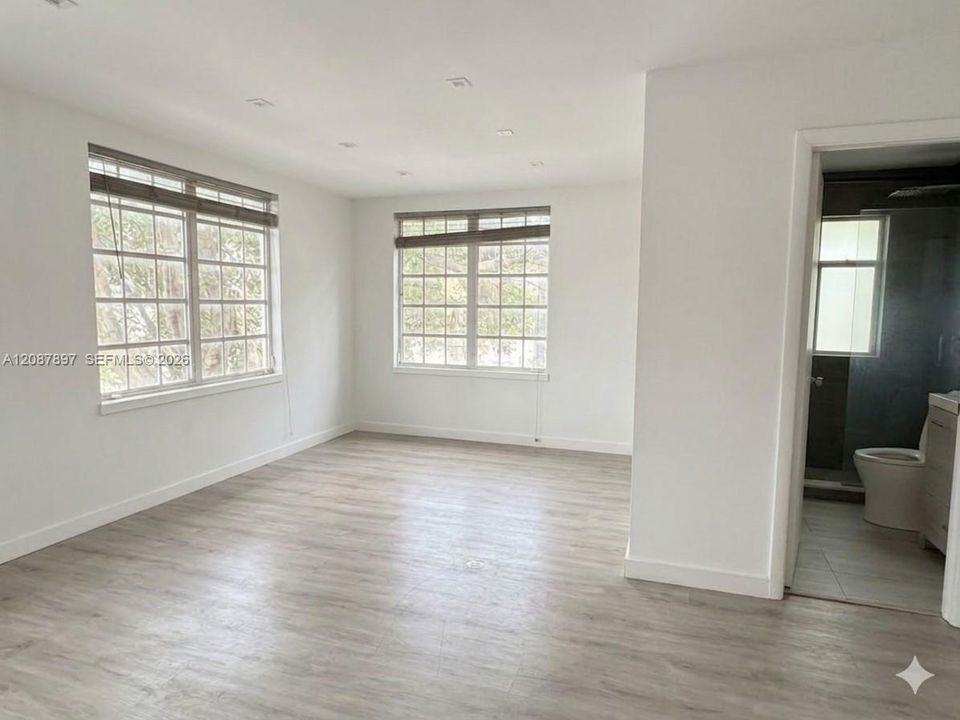 For Rent: $2,500 (1 beds, 1 baths, 585 Square Feet)