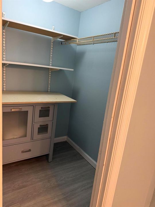 walkin closet