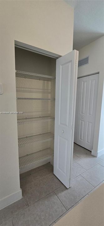 В аренду: $2,500 (1 спален, 1 ванн, 738 Квадратных фут)