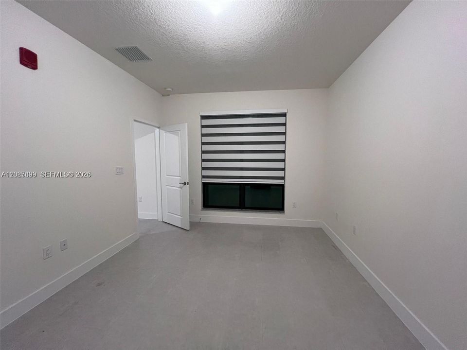 В аренду: $2,500 (1 спален, 1 ванн, 738 Квадратных фут)