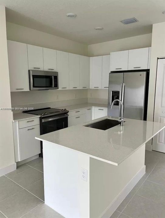 В аренду: $2,500 (1 спален, 1 ванн, 738 Квадратных фут)