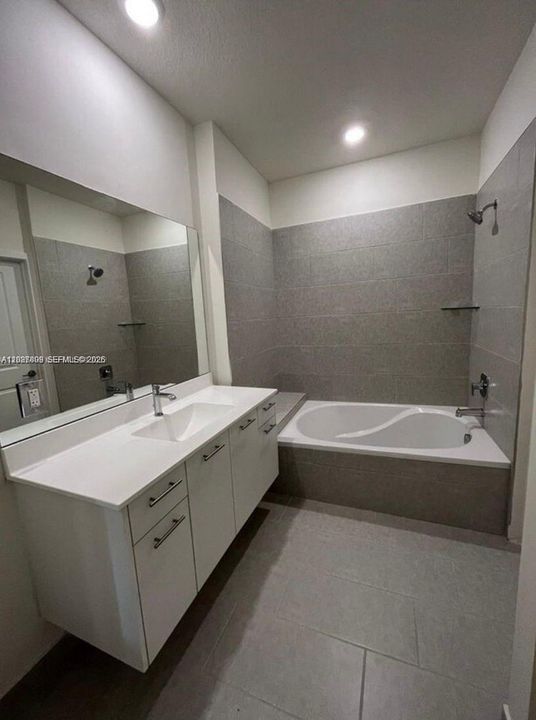 В аренду: $2,500 (1 спален, 1 ванн, 738 Квадратных фут)