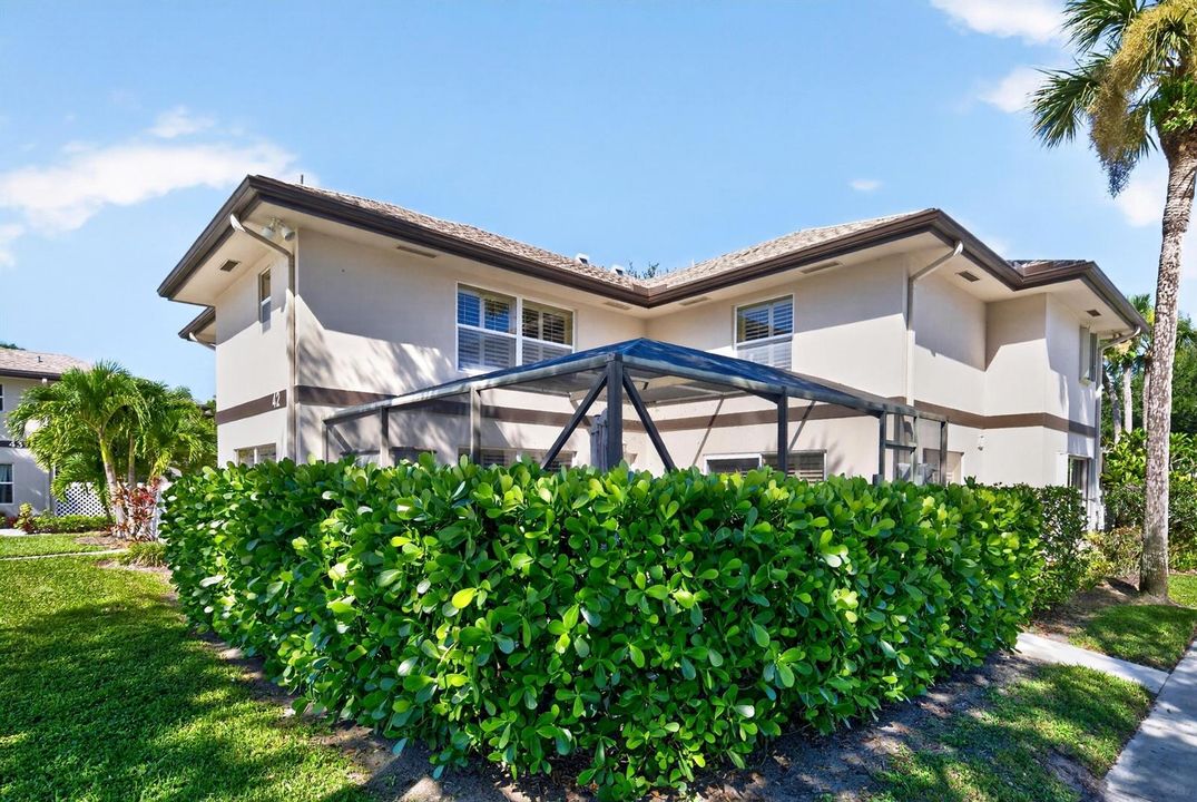 002-004-Front of Home-4000x2680
