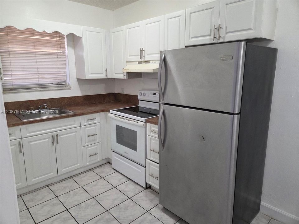 For Rent: $1,300 (1 beds, 1 baths, 5894 Square Feet)