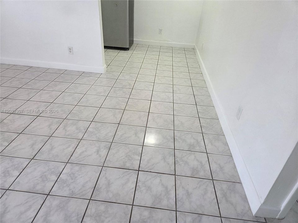 For Rent: $1,300 (1 beds, 1 baths, 5894 Square Feet)