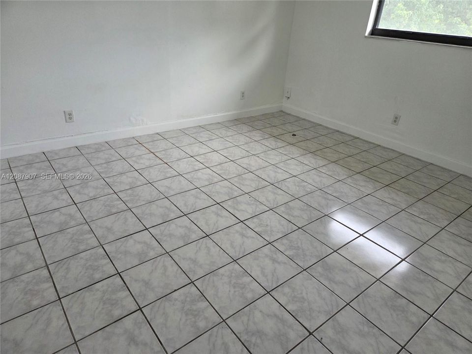 For Rent: $1,300 (1 beds, 1 baths, 5894 Square Feet)