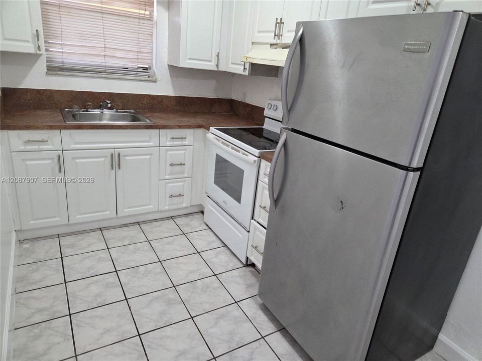 For Rent: $1,300 (1 beds, 1 baths, 5894 Square Feet)