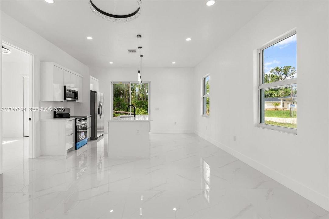 For Rent: $1,800 (3 beds, 2 baths, 1063 Square Feet)