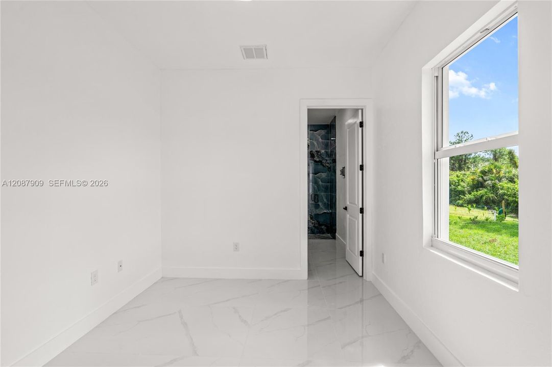 For Rent: $1,800 (3 beds, 2 baths, 1063 Square Feet)