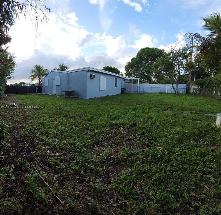 For Rent: $3,600 (4 beds, 2 baths, 1185 Square Feet)