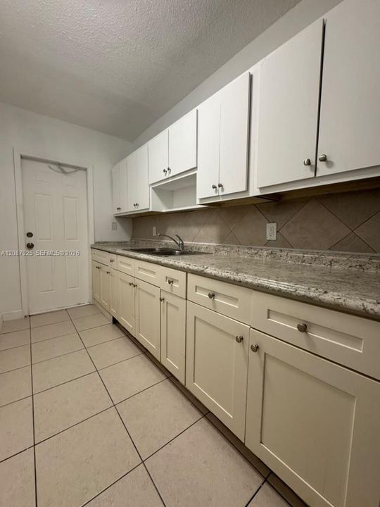 For Rent: $1,800 (2 beds, 1 baths, 3955 Square Feet)