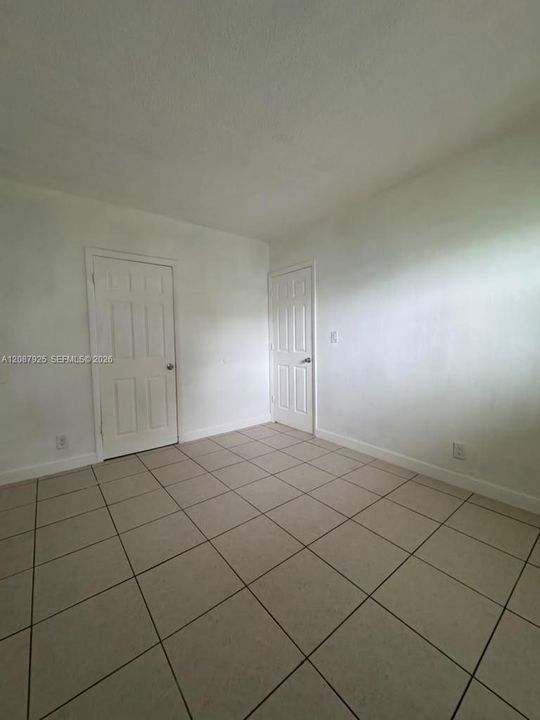For Rent: $1,800 (2 beds, 1 baths, 3955 Square Feet)