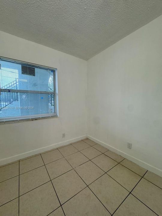 For Rent: $1,800 (2 beds, 1 baths, 3955 Square Feet)
