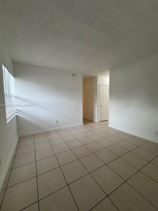 For Rent: $1,800 (2 beds, 1 baths, 3955 Square Feet)