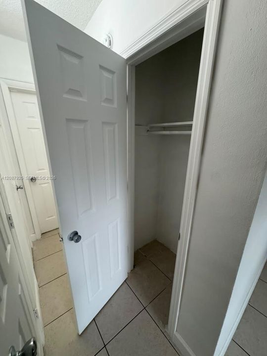 For Rent: $1,800 (2 beds, 1 baths, 3955 Square Feet)