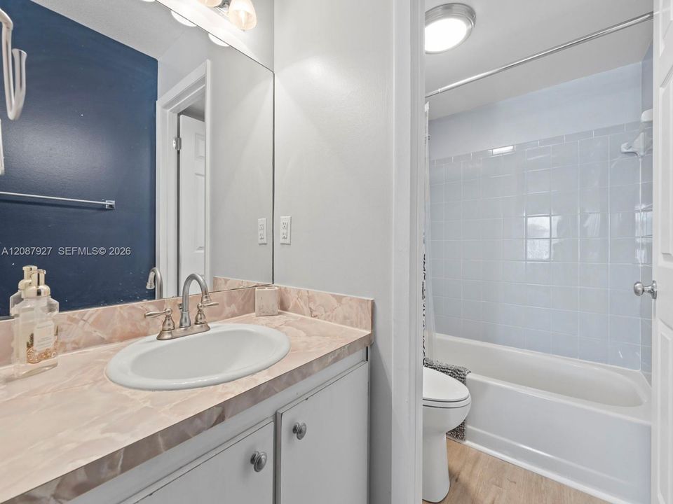 En Venta: $449,500 (2 camas, 2 baños, 778 Pies cuadrados)