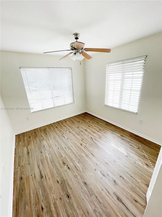 For Sale: $185,000 (2 beds, 1 baths, 926 Square Feet)