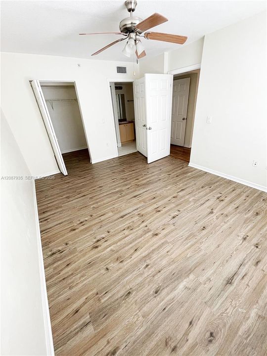 For Sale: $185,000 (2 beds, 1 baths, 926 Square Feet)