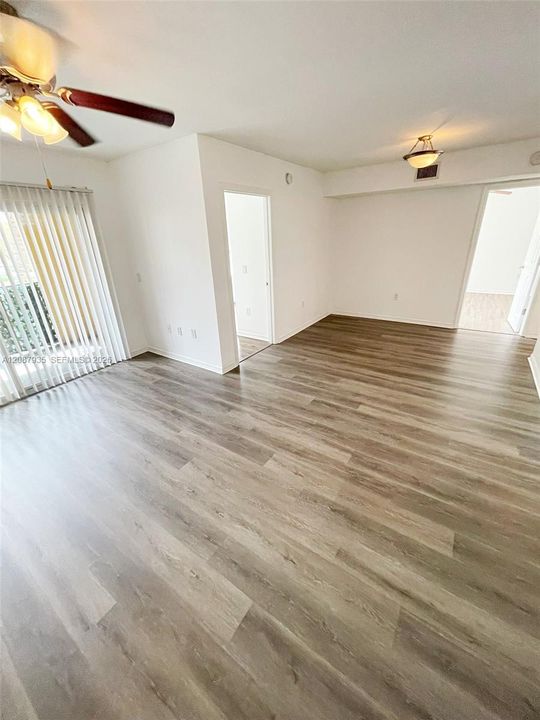 For Sale: $185,000 (2 beds, 1 baths, 926 Square Feet)