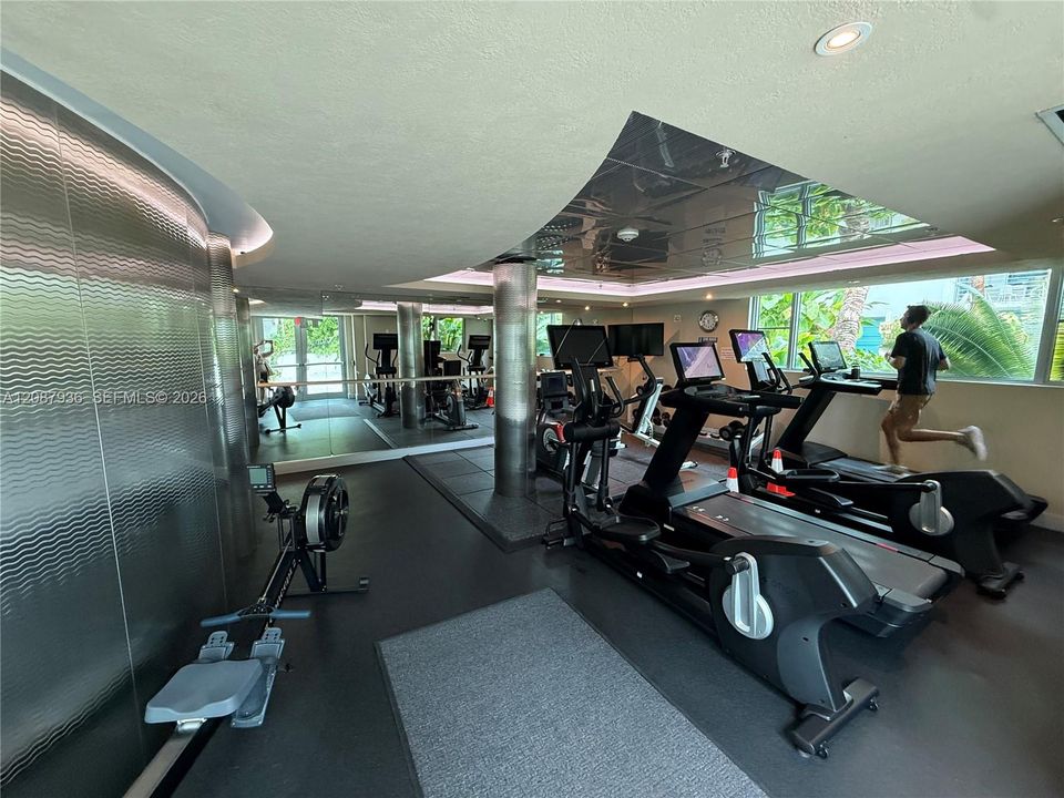 For Rent: $3,595 (1 beds, 1 baths, 686 Square Feet)