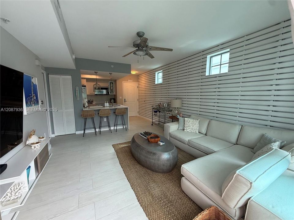 For Rent: $3,595 (1 beds, 1 baths, 686 Square Feet)