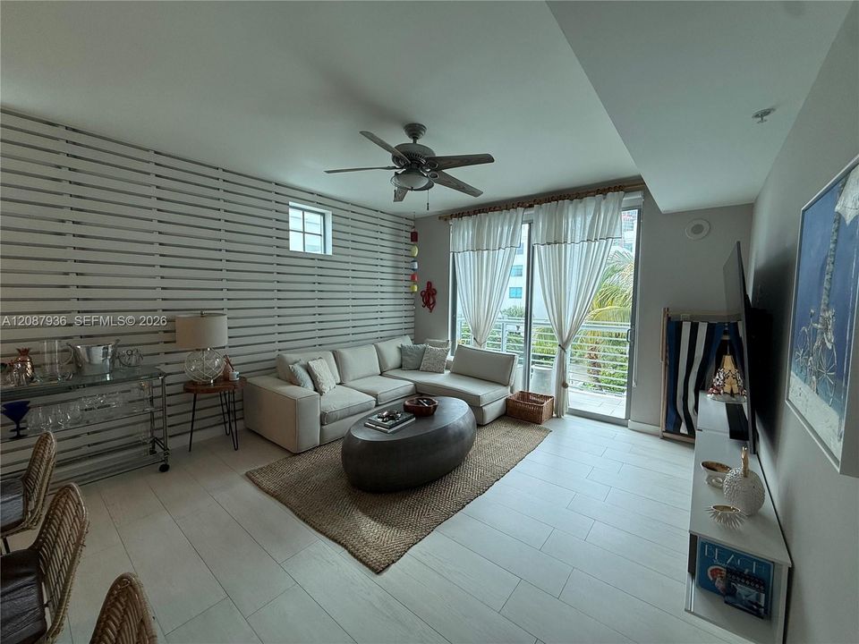 For Rent: $3,595 (1 beds, 1 baths, 686 Square Feet)
