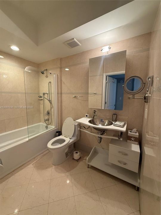 For Rent: $3,595 (1 beds, 1 baths, 686 Square Feet)