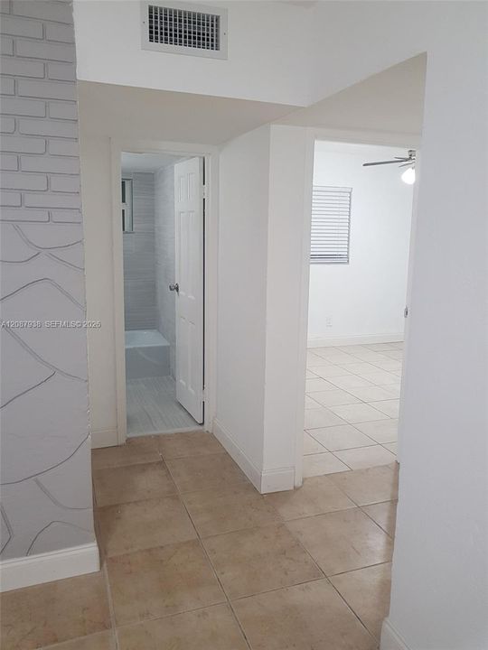 For Rent: $2,100 (2 beds, 1 baths, 728 Square Feet)