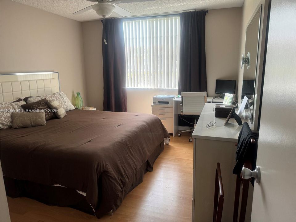 В аренду: $2,500 (2 спален, 2 ванн, 966 Квадратных фут)