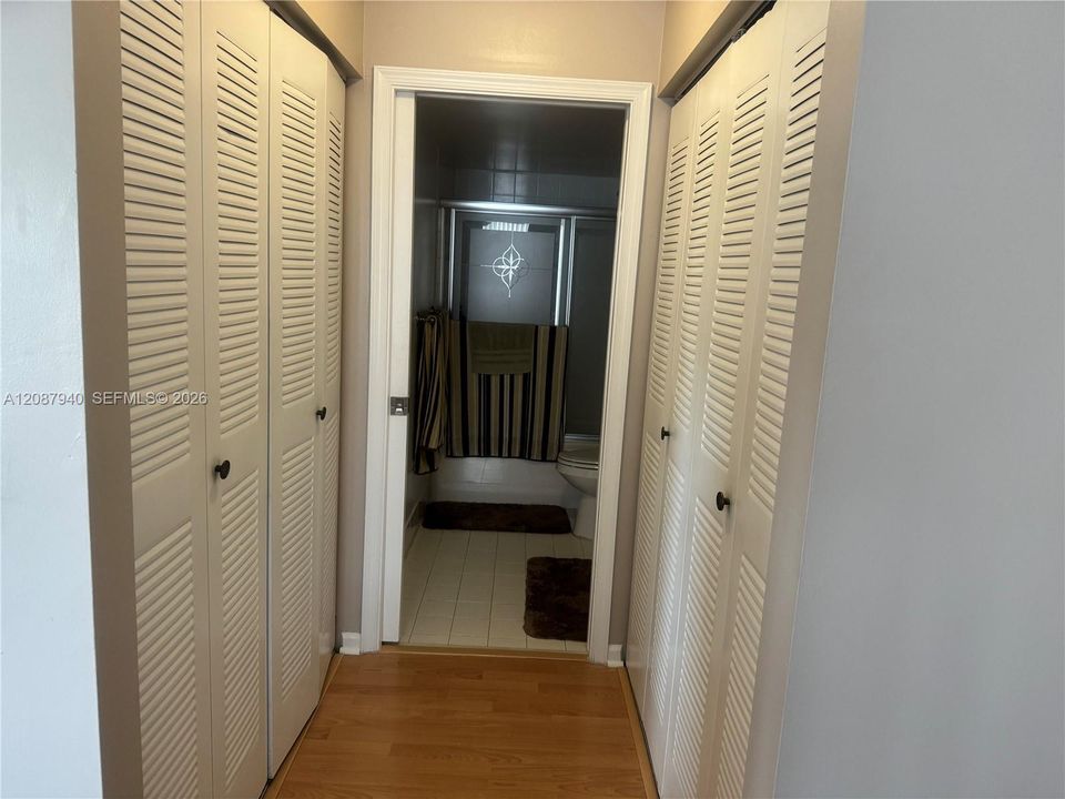 В аренду: $2,500 (2 спален, 2 ванн, 966 Квадратных фут)