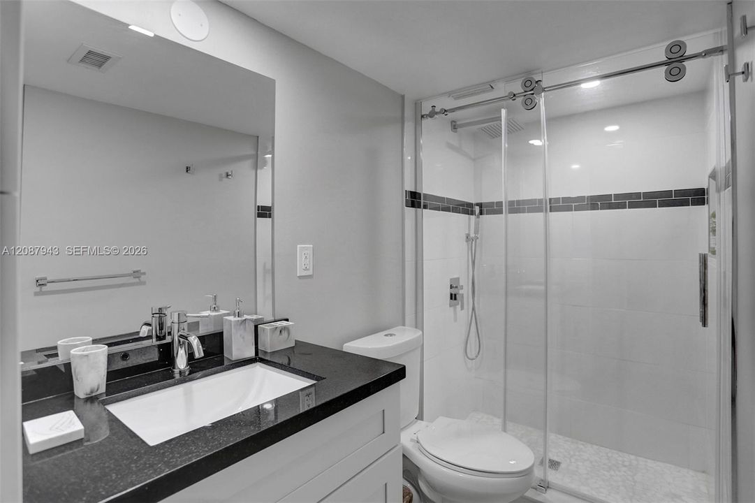 В аренду: $4,700 (2 спален, 2 ванн, 1312 Квадратных фут)