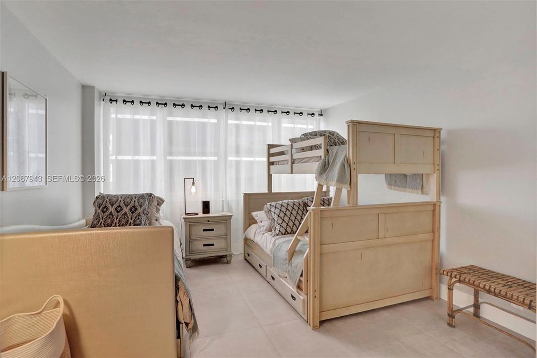 В аренду: $4,700 (2 спален, 2 ванн, 1312 Квадратных фут)