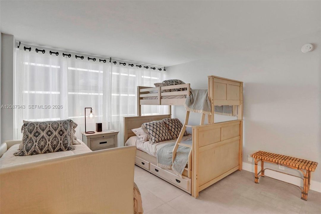 В аренду: $4,700 (2 спален, 2 ванн, 1312 Квадратных фут)
