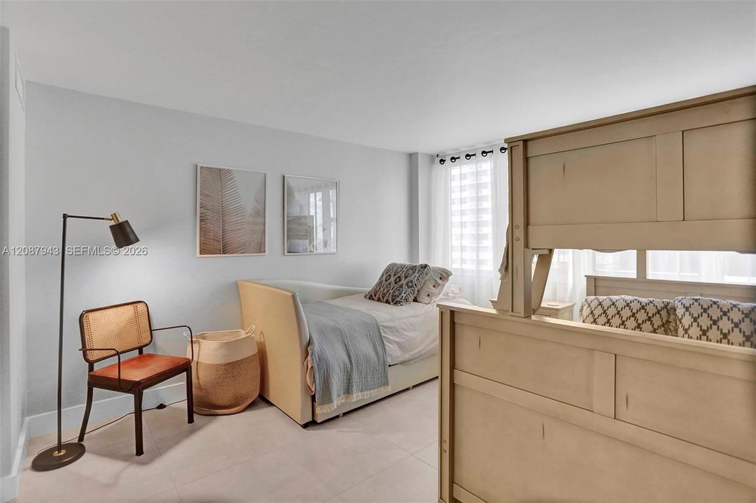 В аренду: $4,700 (2 спален, 2 ванн, 1312 Квадратных фут)