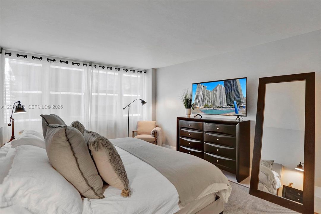 В аренду: $4,700 (2 спален, 2 ванн, 1312 Квадратных фут)