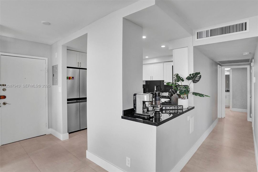 В аренду: $4,700 (2 спален, 2 ванн, 1312 Квадратных фут)