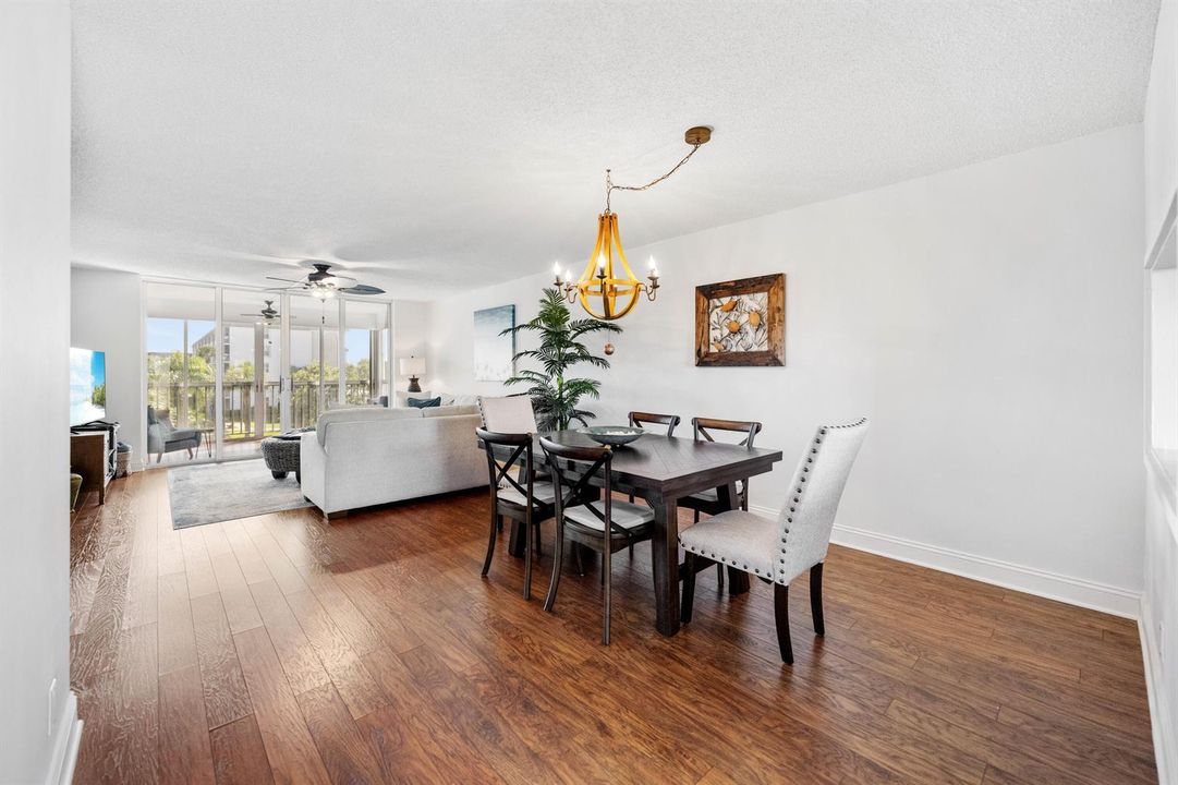 DINING/LIVING ROOM