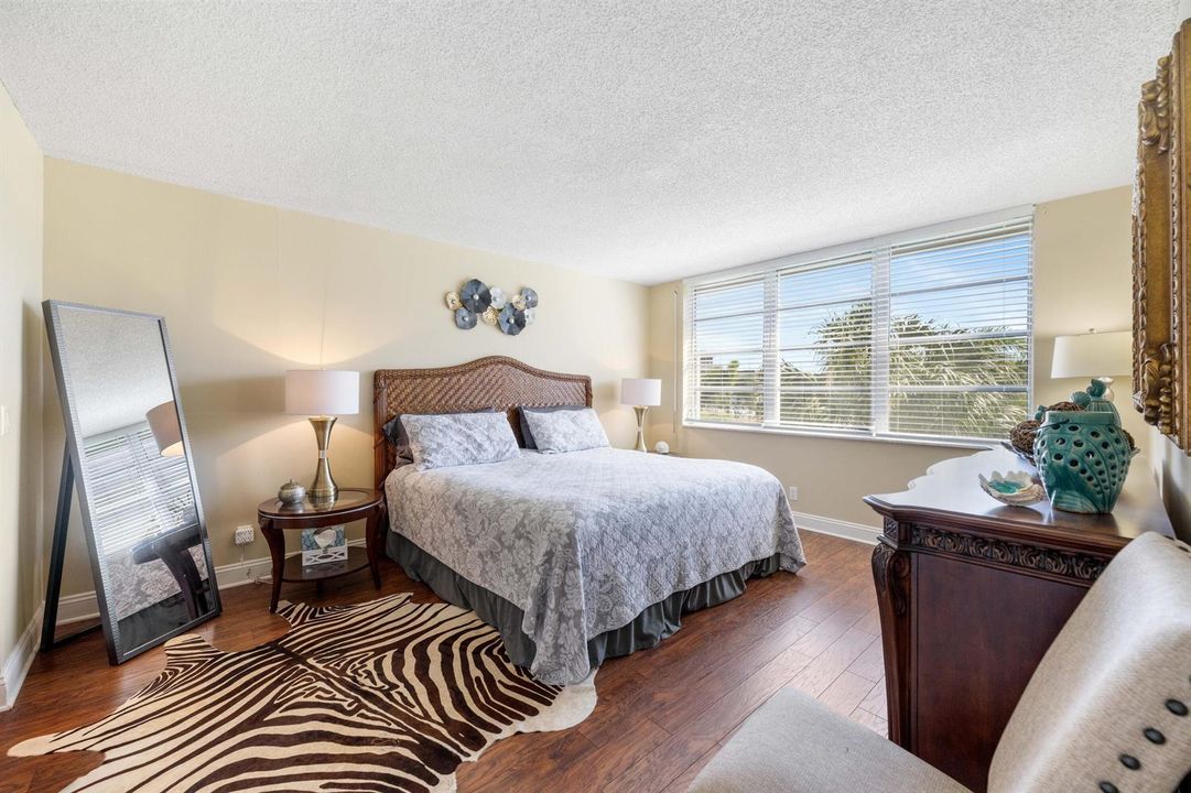 MASTER BEDROOM ENSUITE