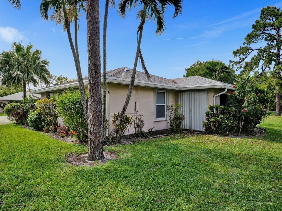 For Sale: $264,900 (2 beds, 2 baths, 1088 Square Feet)