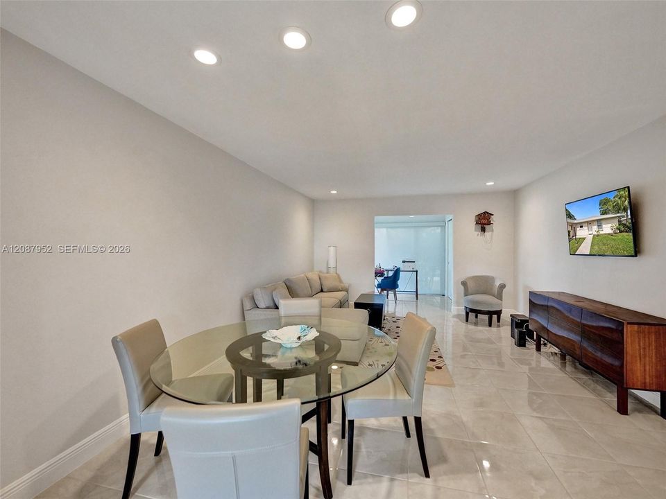 For Sale: $264,900 (2 beds, 2 baths, 1088 Square Feet)