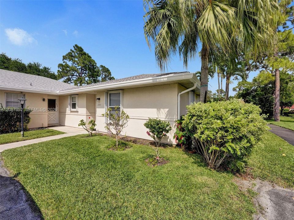 For Sale: $264,900 (2 beds, 2 baths, 1088 Square Feet)