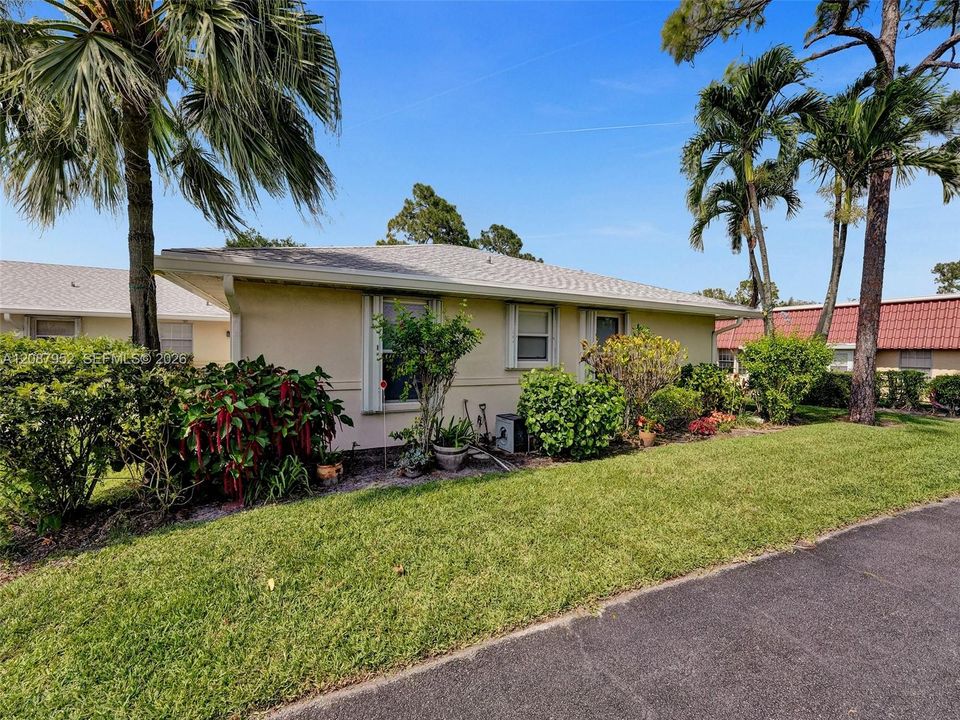 For Sale: $264,900 (2 beds, 2 baths, 1088 Square Feet)