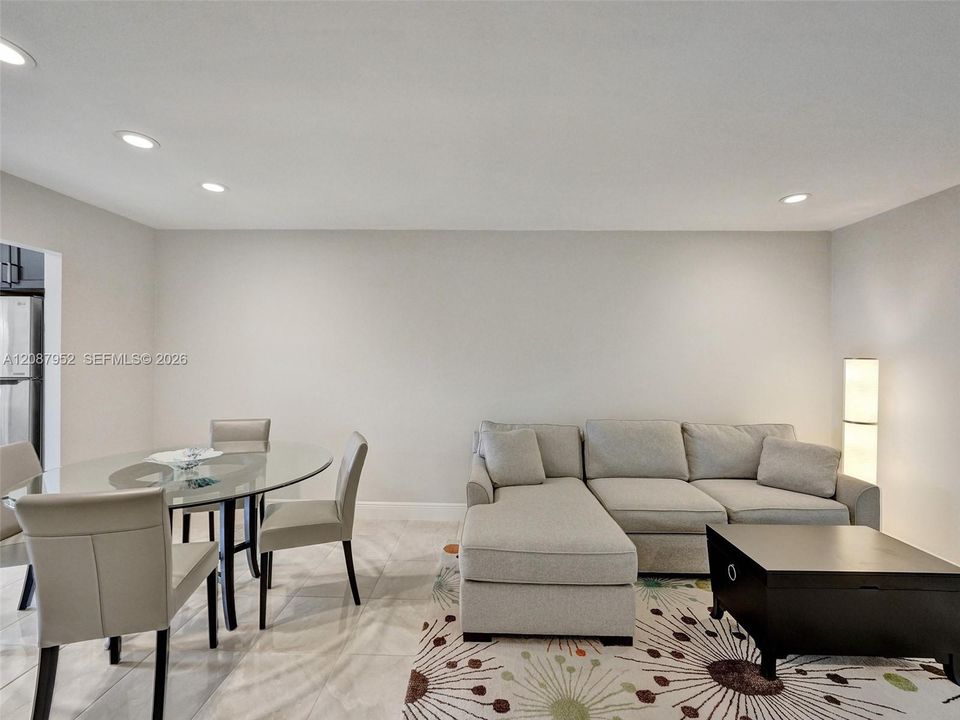 For Sale: $264,900 (2 beds, 2 baths, 1088 Square Feet)