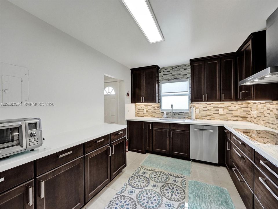 For Sale: $264,900 (2 beds, 2 baths, 1088 Square Feet)