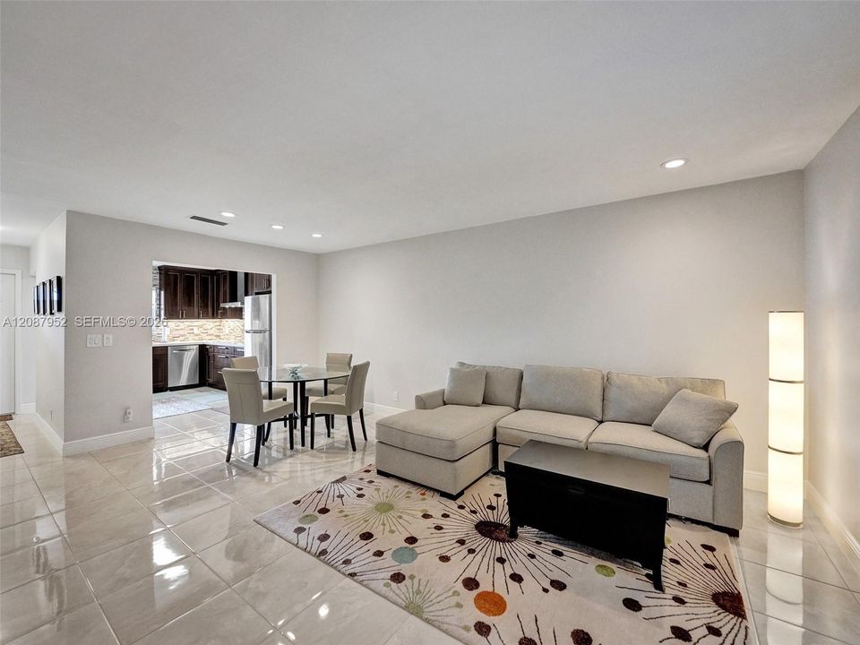 For Sale: $264,900 (2 beds, 2 baths, 1088 Square Feet)